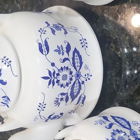 Vintage Blue Onion Pattern Tea Pot Set with Wire Spring Handle - Picture 2 of 14